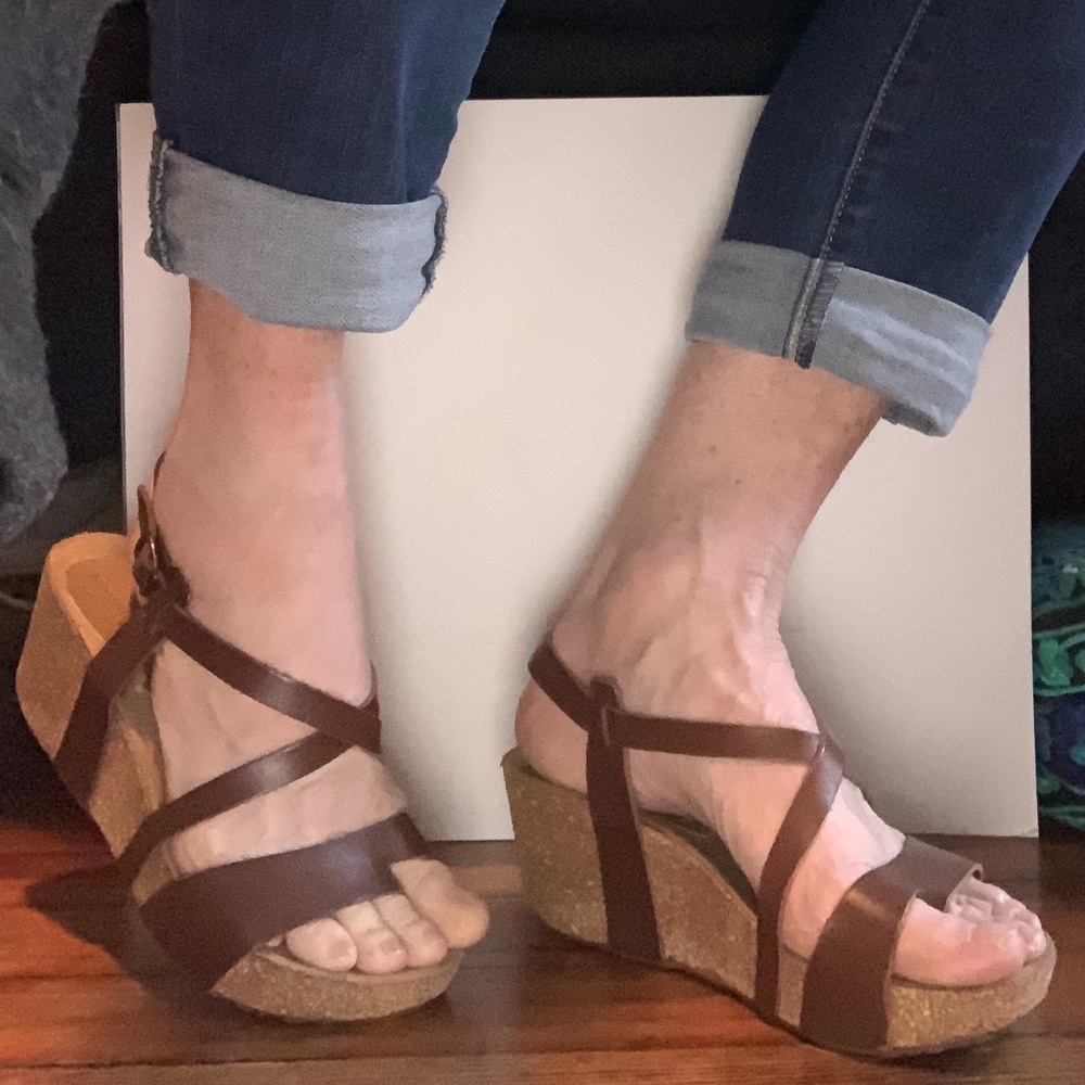 Women Italian made Camelback color Sandals